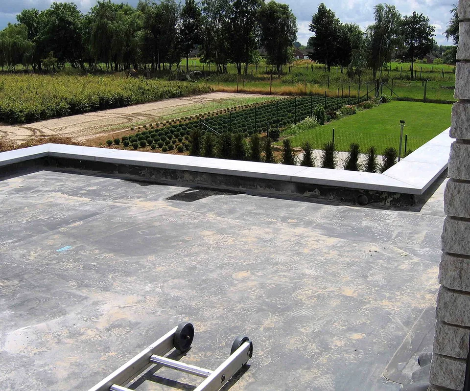Membrane d'étanchéité EPDM sur un toit plat